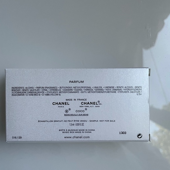 ❗️SOLD❗️CHANEL MUSIC BOX AND MINI PERFUME - Picture 5 of 6